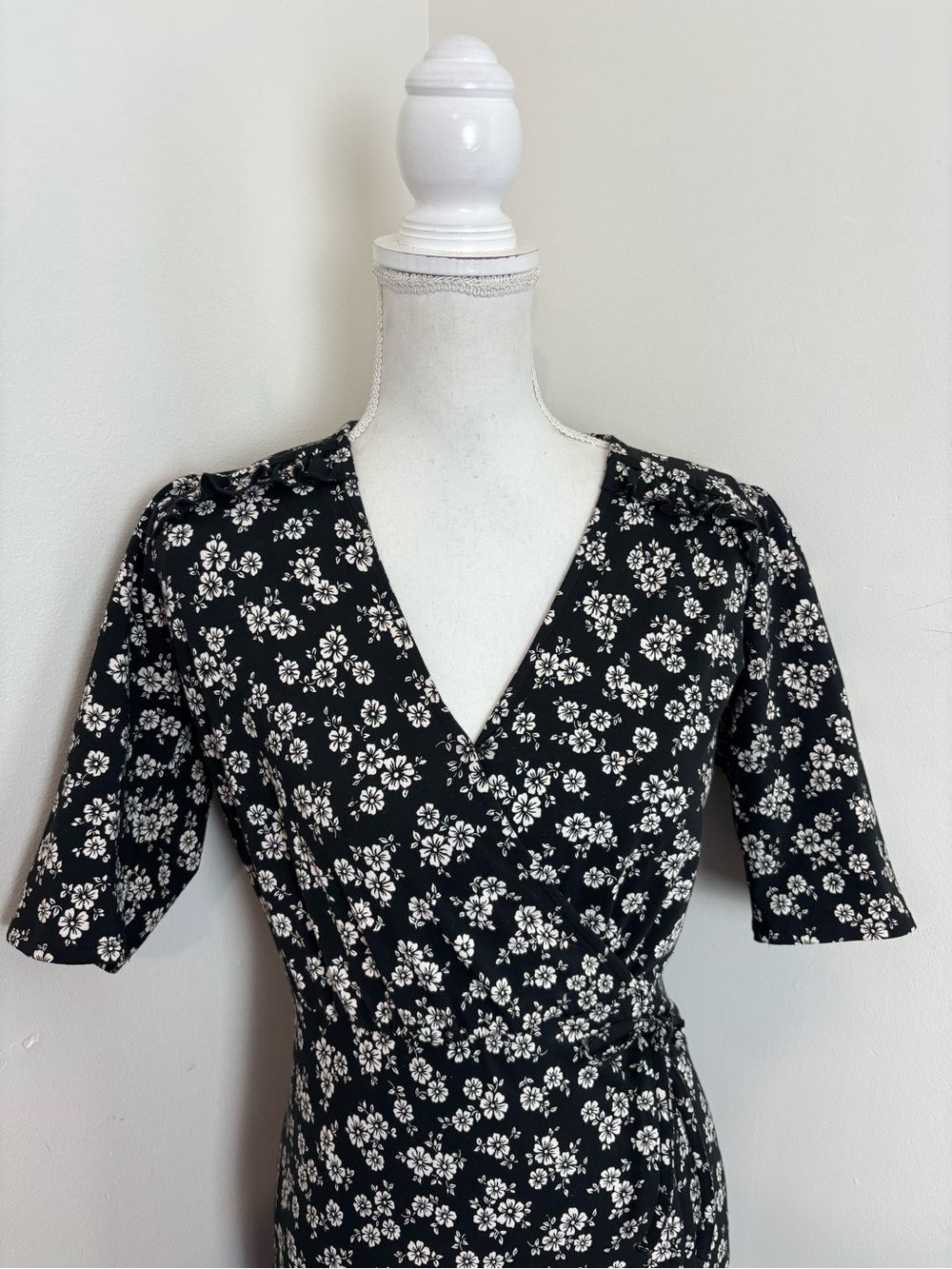 Veronica Beard Mariposa dress In Black and White Floral Size Small - Picture 8 of 16